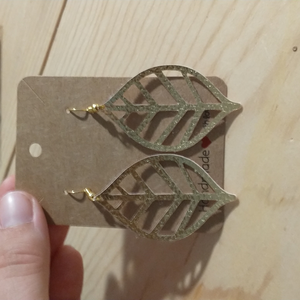 Women's Fall/Leaf earrings Brand New